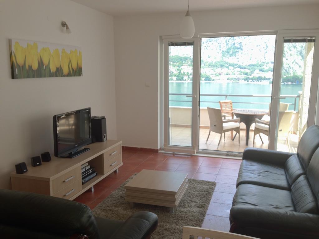 Apartment Fjord Waterfront Kotor Eksteriør billede