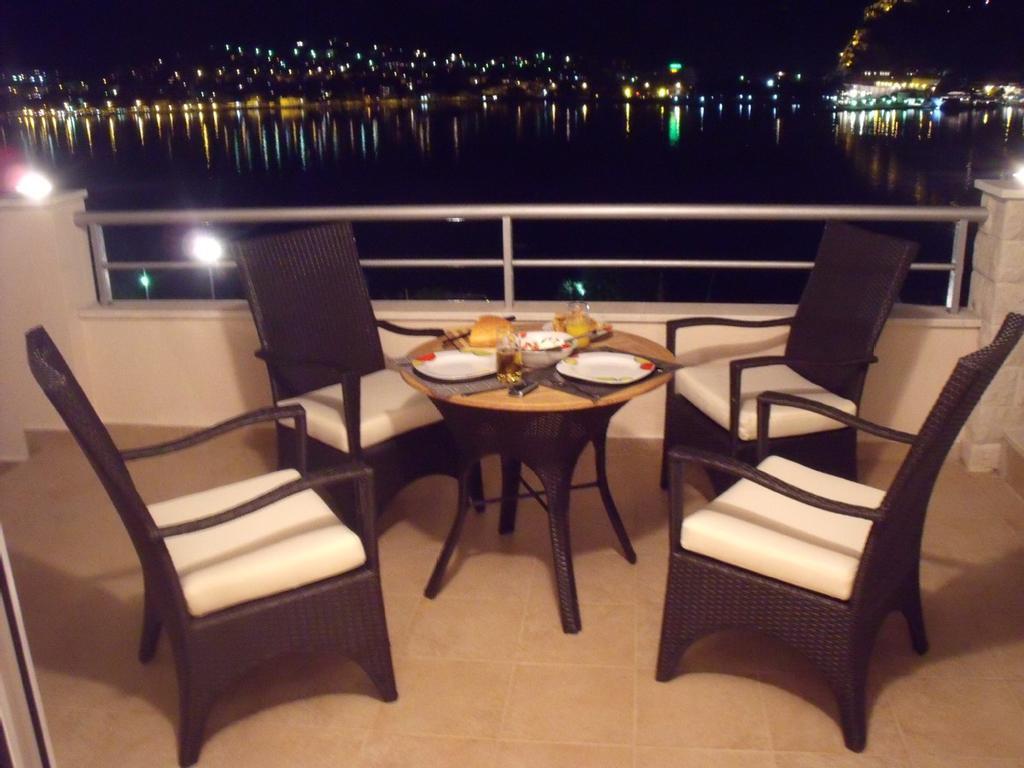 Apartment Fjord Waterfront Kotor Eksteriør billede